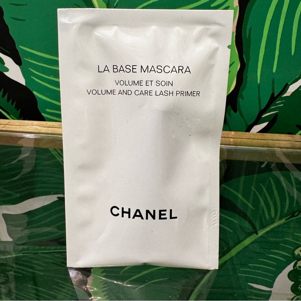 NWT CHANEL La Base Mascara Volume & Care Lash Primer Mini 1ml Sealed